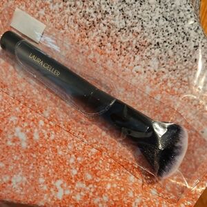 Laura Geller Black Angled Contour/Blush Brush, NWT